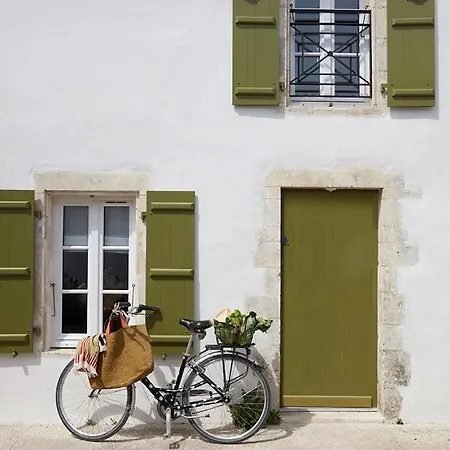 Maisons 322 - L'insolite בית נופש *